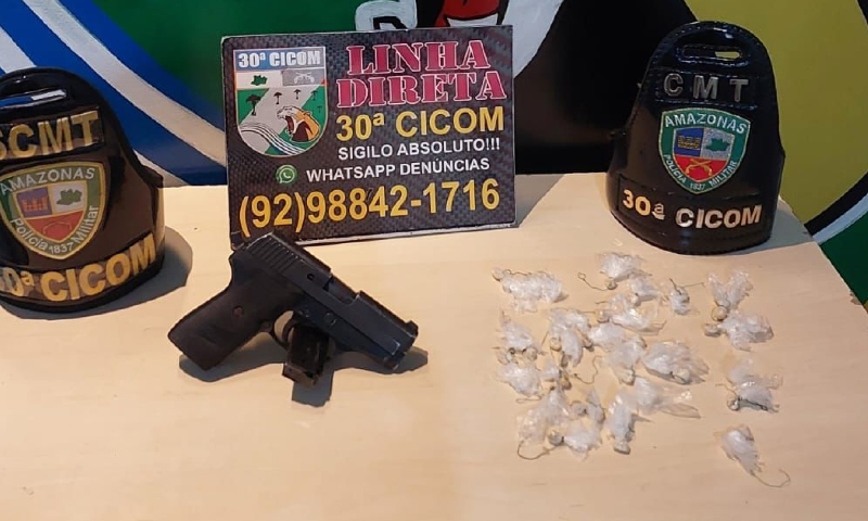 ‘Apreensão Surpresa’: Mais de 30 Envoltos de Drogas e Armas São Encontrados no Jorge Teixeira