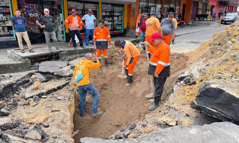 Rua no bairro Tancredo Neves é interditada pela prefeitura para manutenção da rede de drenagem profunda