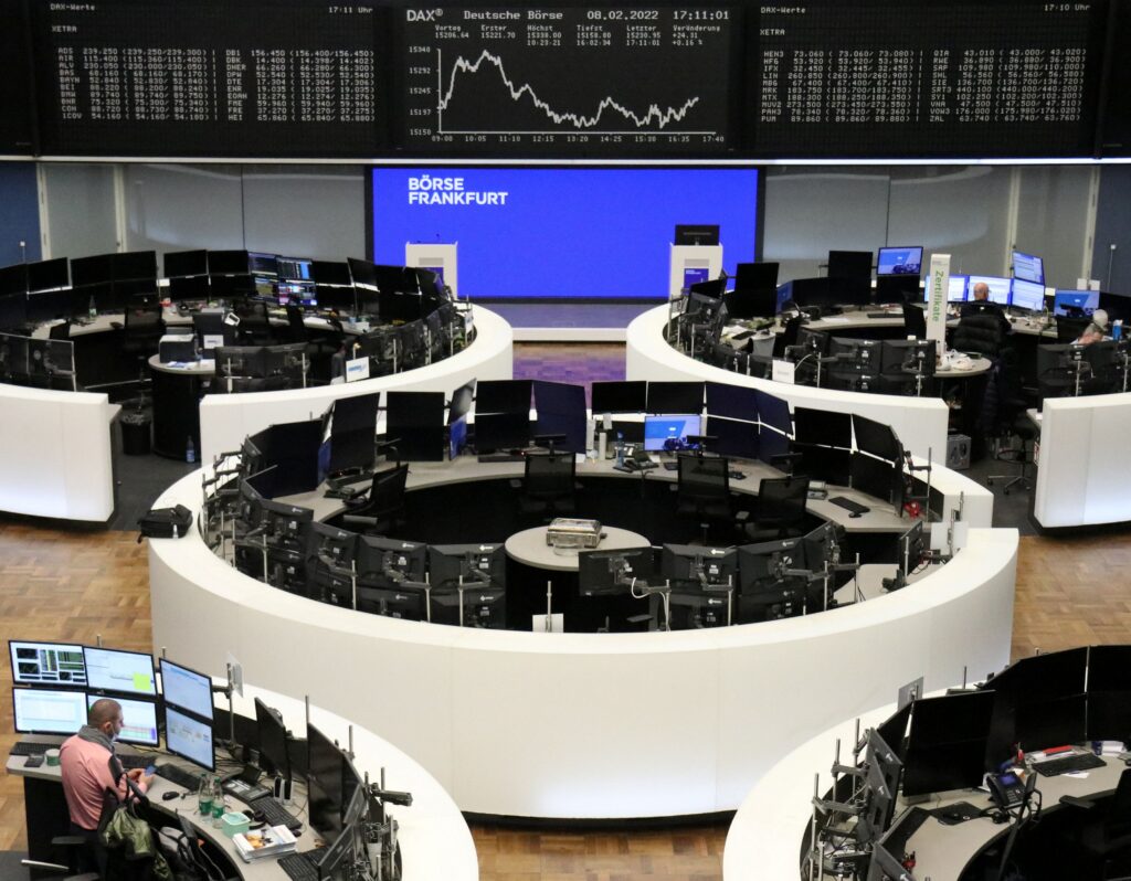 Bolsas da Europa fecham em queda devido a incertezas globais