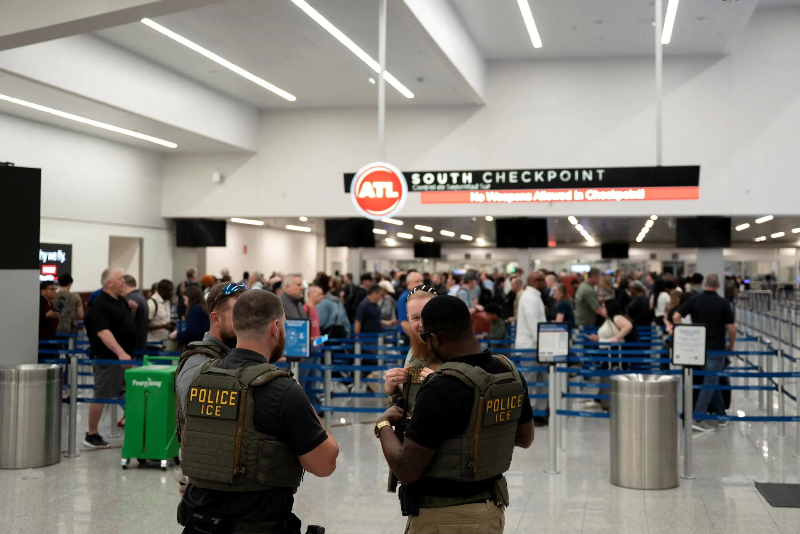 ICE envia agentes a mais de 10 aeroportos dos EUA para segurança