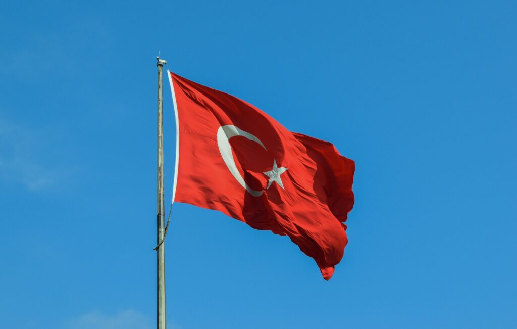 Míssil iraniano é interceptado no espaço aéreo da Turquia com eficiência