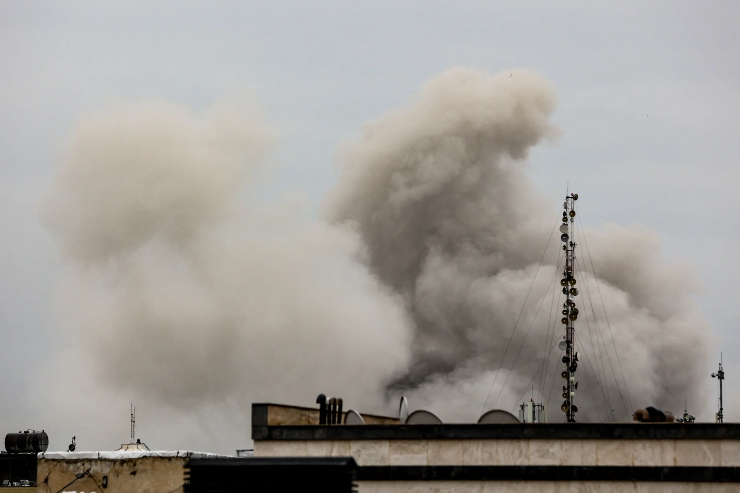 Israel diz estar preparado para mais semanas de guerra contra Irã e seus impactos