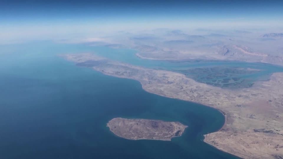 Dois navios-tanque indianos atravessam o Estreito de Ormuz