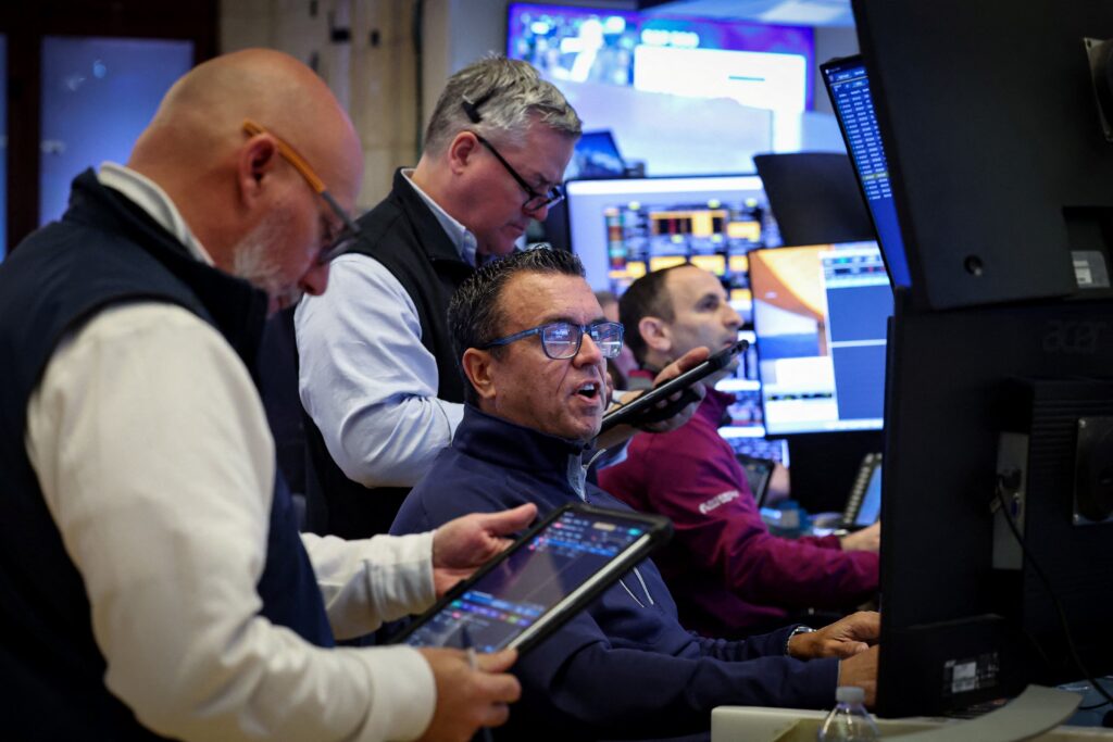 Wall Street opera em alta com custos de energia sob análise