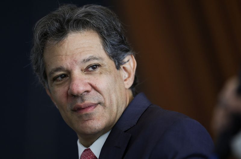 Haddad diz ser “natural” que Alckmin siga como vice de Lula