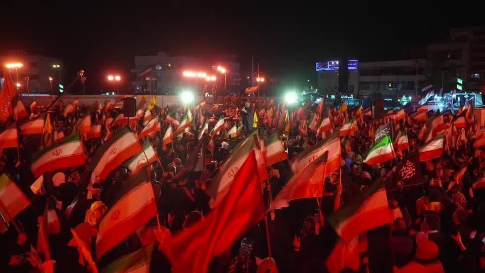 Iranianos se manifestam a favor do governo e sua soberania.