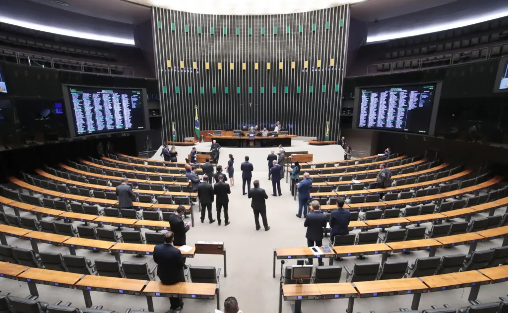 Câmara rejeita mudanças do Senado em MP sobre seguro-defeso eficaz