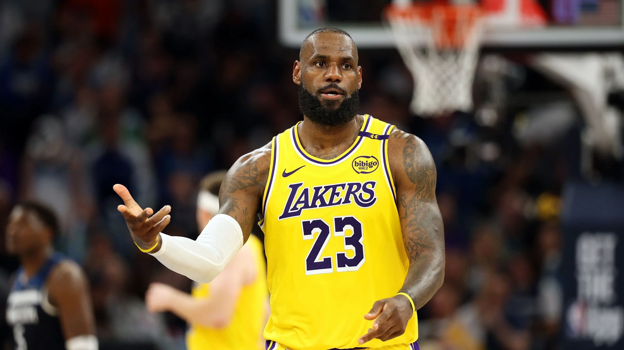 Lakers abrem 3 a 0 sobre os Rockets e Celtics vencem 76ers