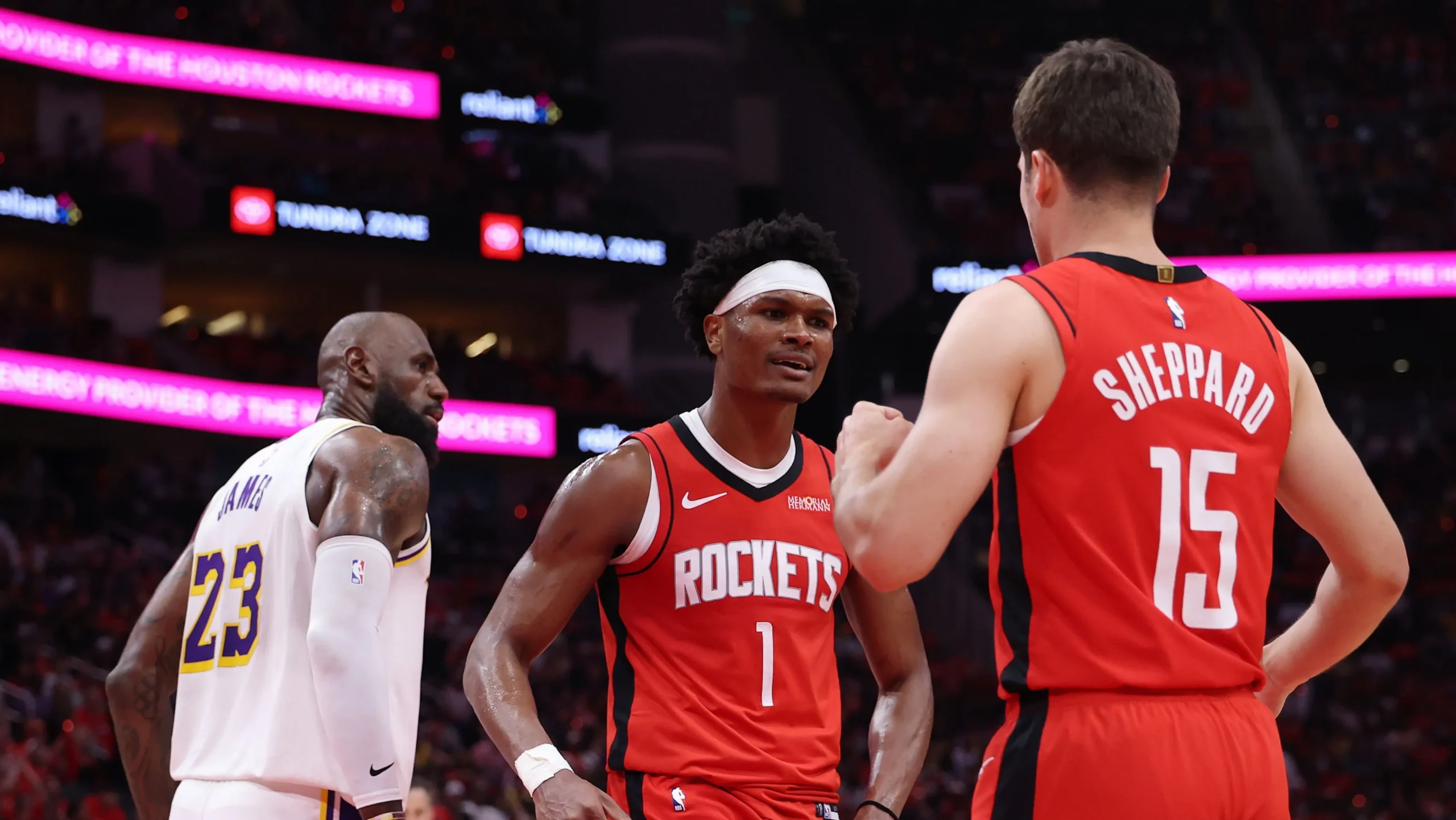 Rockets vencem Lakers e mantêm esperança na NBA 2023