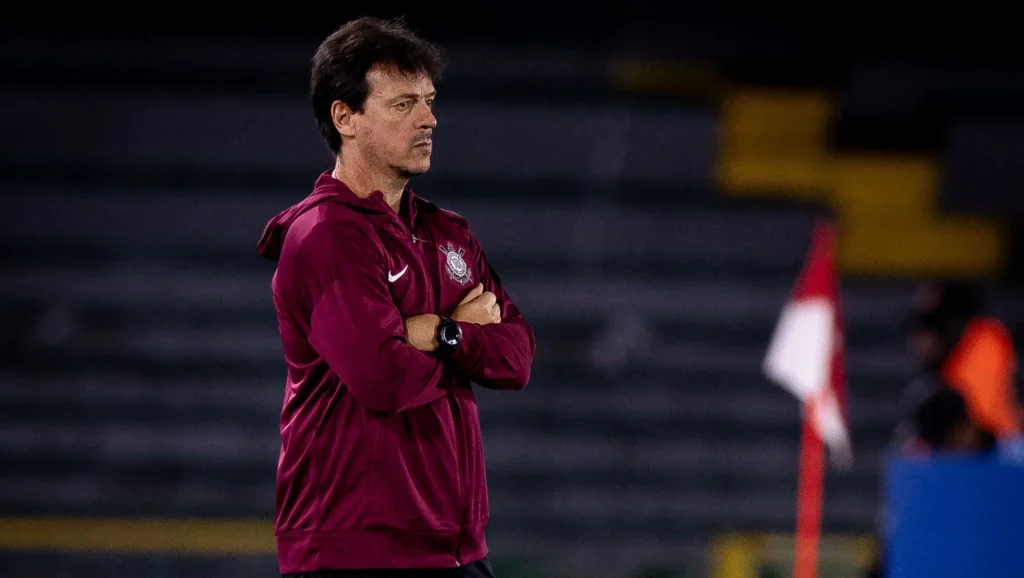 Diniz diz que gramado sintético influenciou em derrota do Corinthians na partida