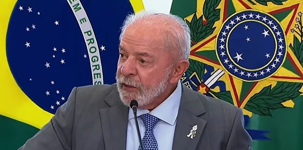 Lula critica silêncio de sindicatos e entidades médicas na pandemia
