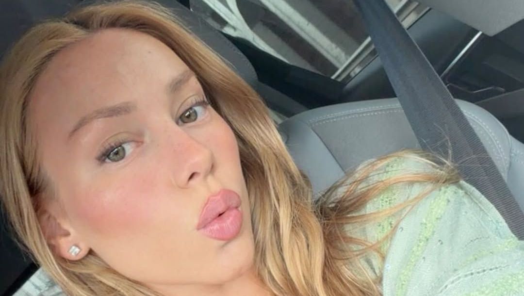 Ester Exposito e Mbappé: dança viral com Bad Bunny em show