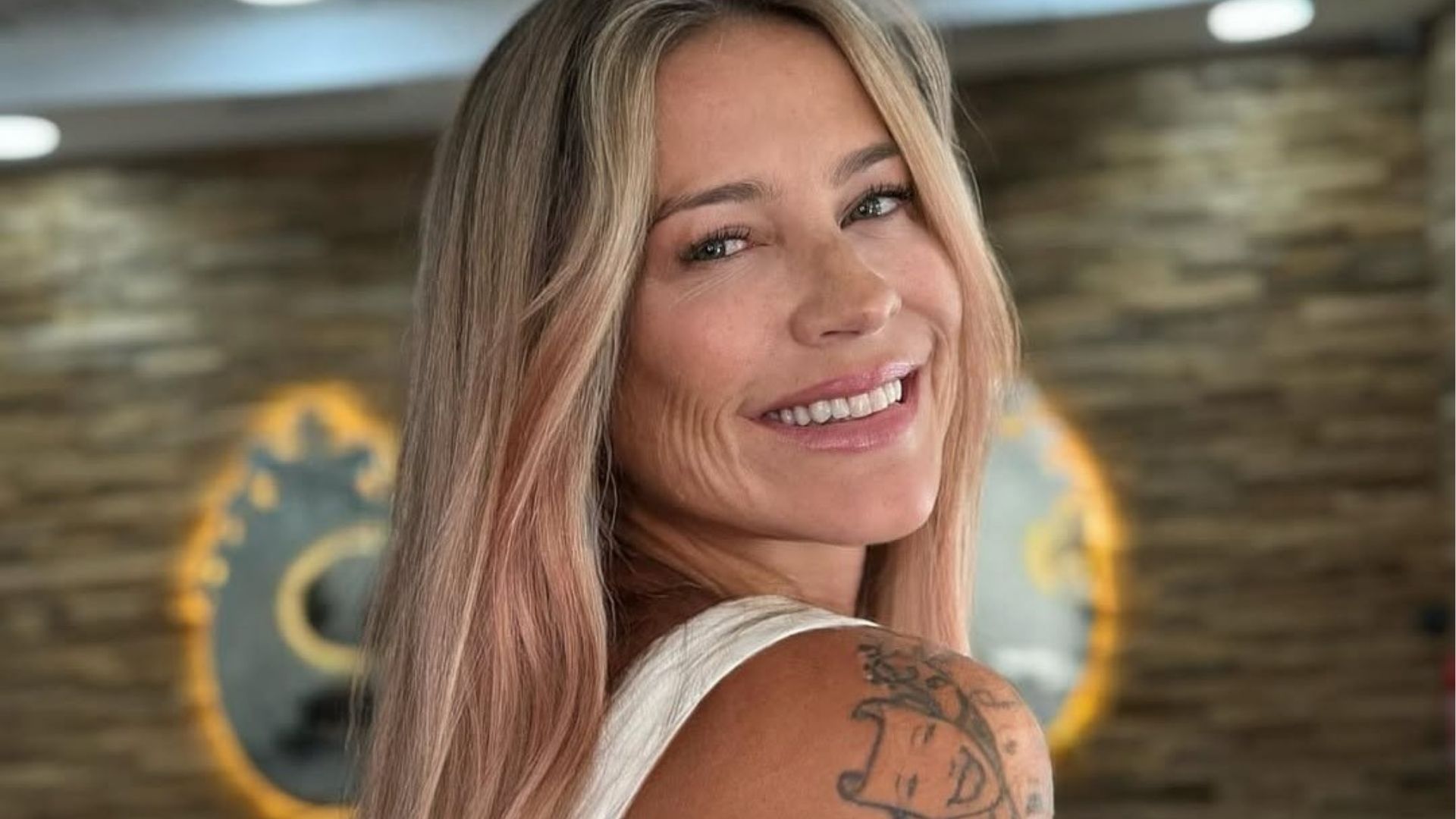 Luana Piovani compartilha fotos sensuais e conquista elogios