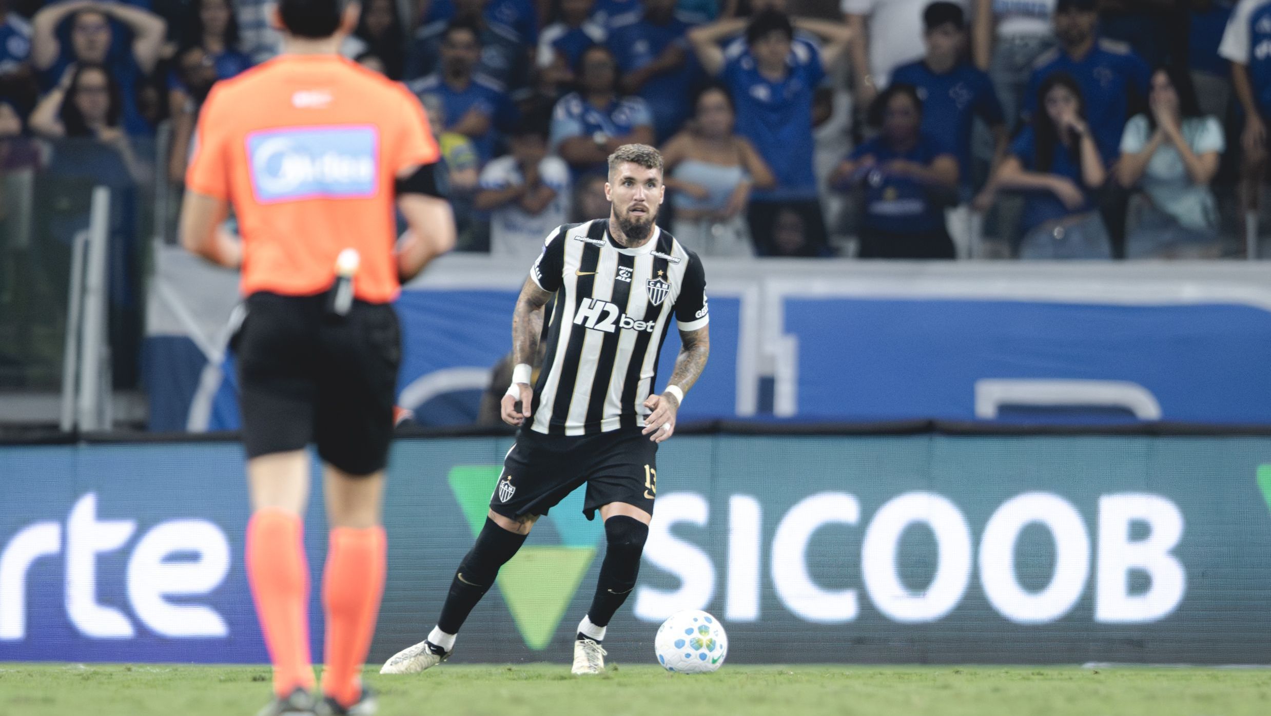 Cruzeiro x Atlético: árbitro detalha expulsão de Lyanco na súmula