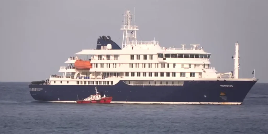 Navio com hantavírus parte rumo à Holanda após evacuação segura