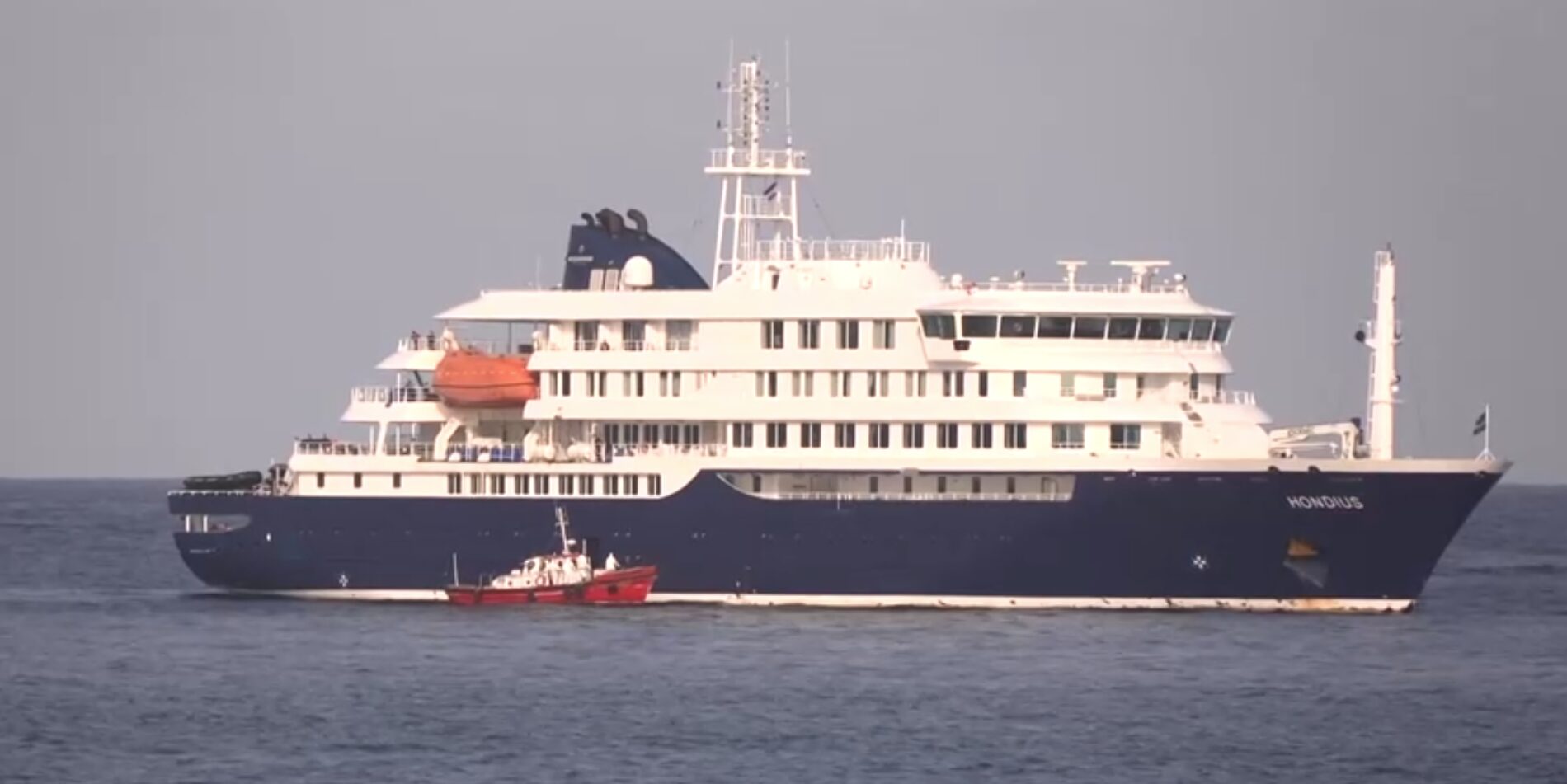 Navio com hantavírus parte rumo à Holanda após evacuação segura