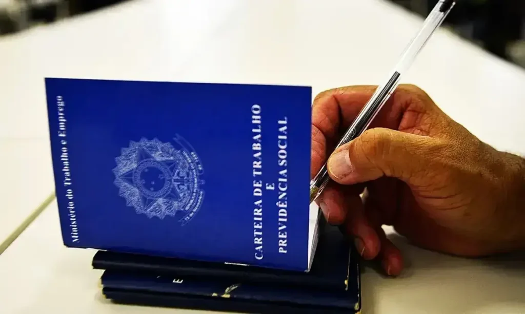 Baixa produtividade impede redução da jornada de trabalho eficaz