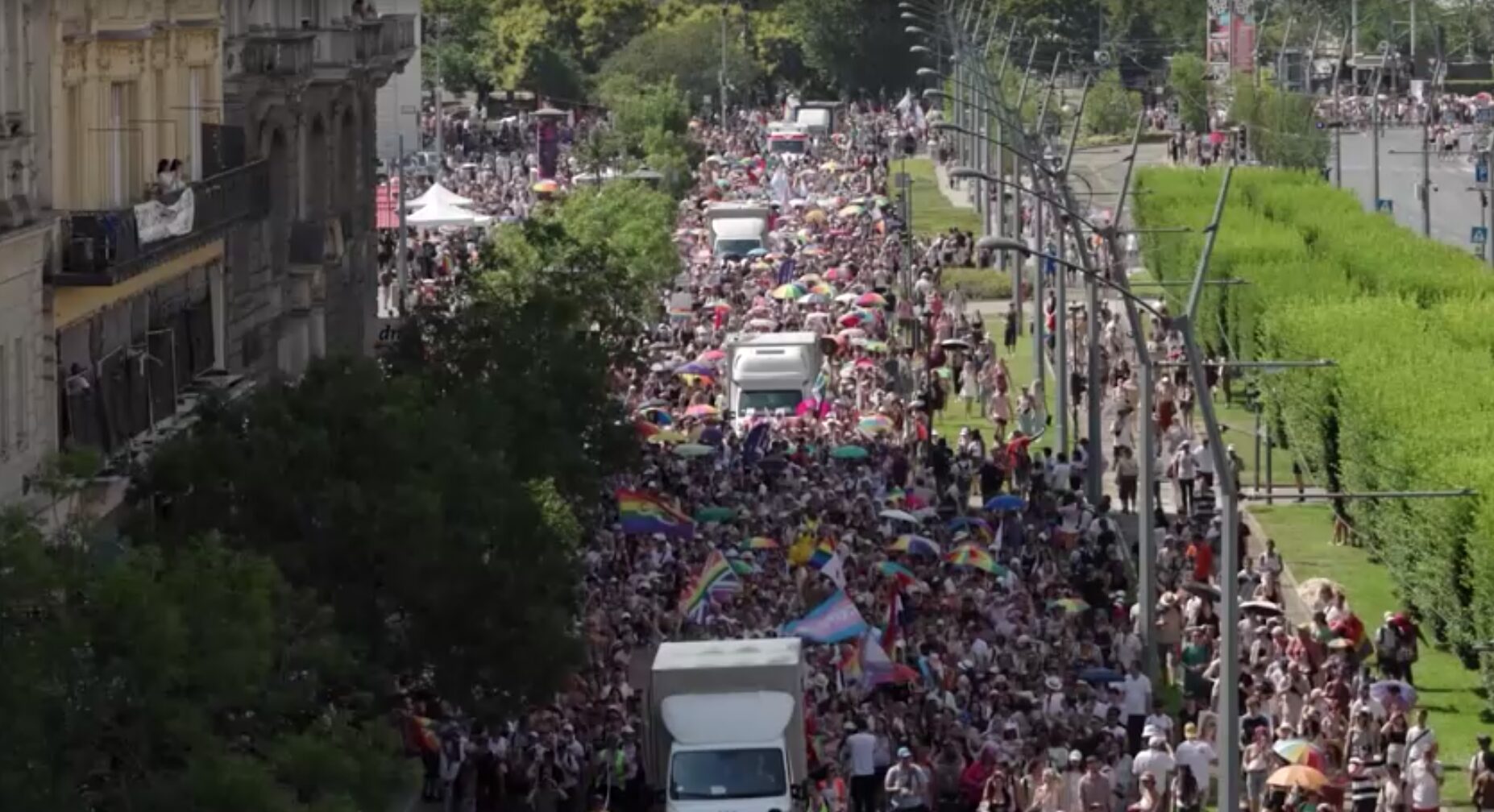 Húngaros participam da primeira Parada LGBT+ em clima de mudança