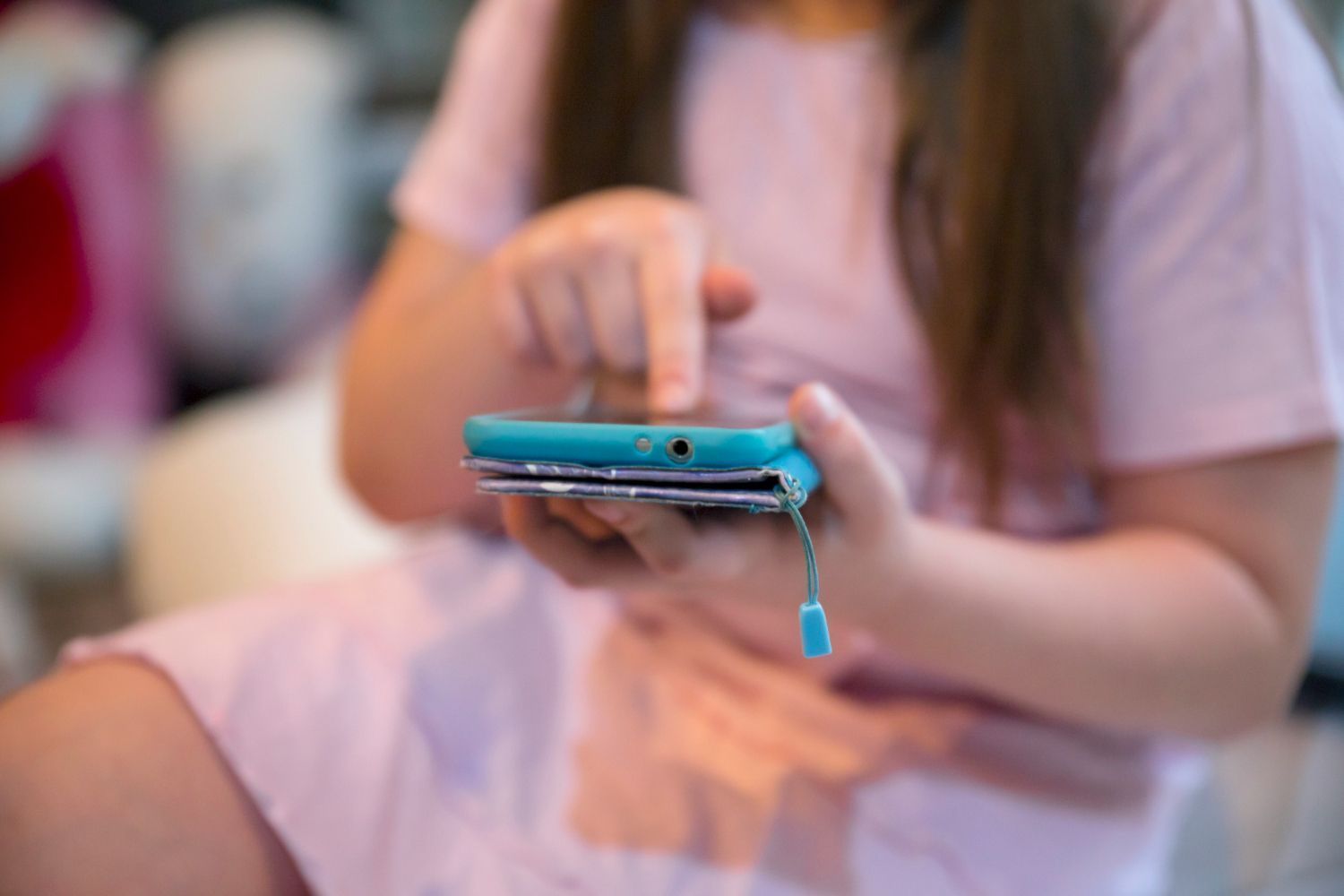 Proibição de celular na escola tem efeito surpreendente em alunos
