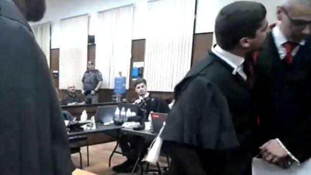 Imagens do bate-boca em júri de PMs acusados de matar Gritzbach