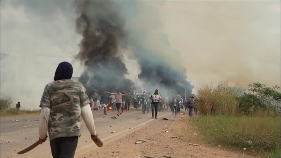 Bolívia aprova lei de estado de emergência em meio a protestos