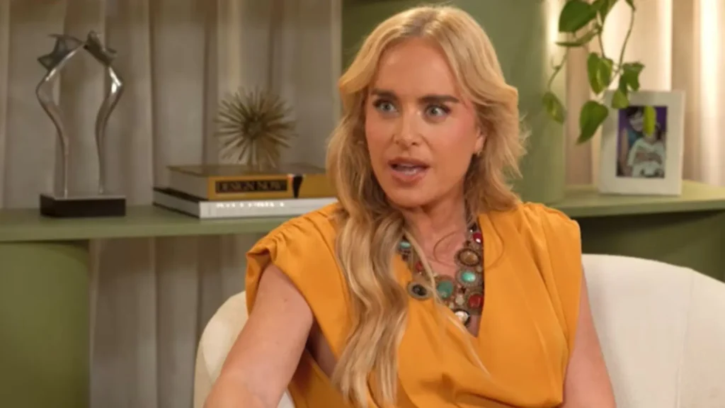 Angélica entrega bronca que levou do filho sobre vibrador