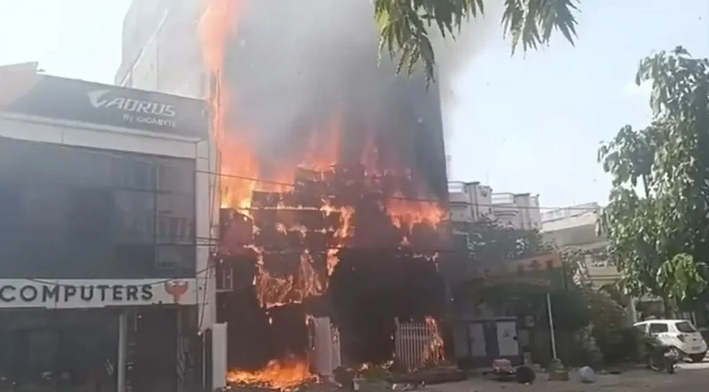 Incêndio em centro de treinamento na Índia deixa 15 mortos
