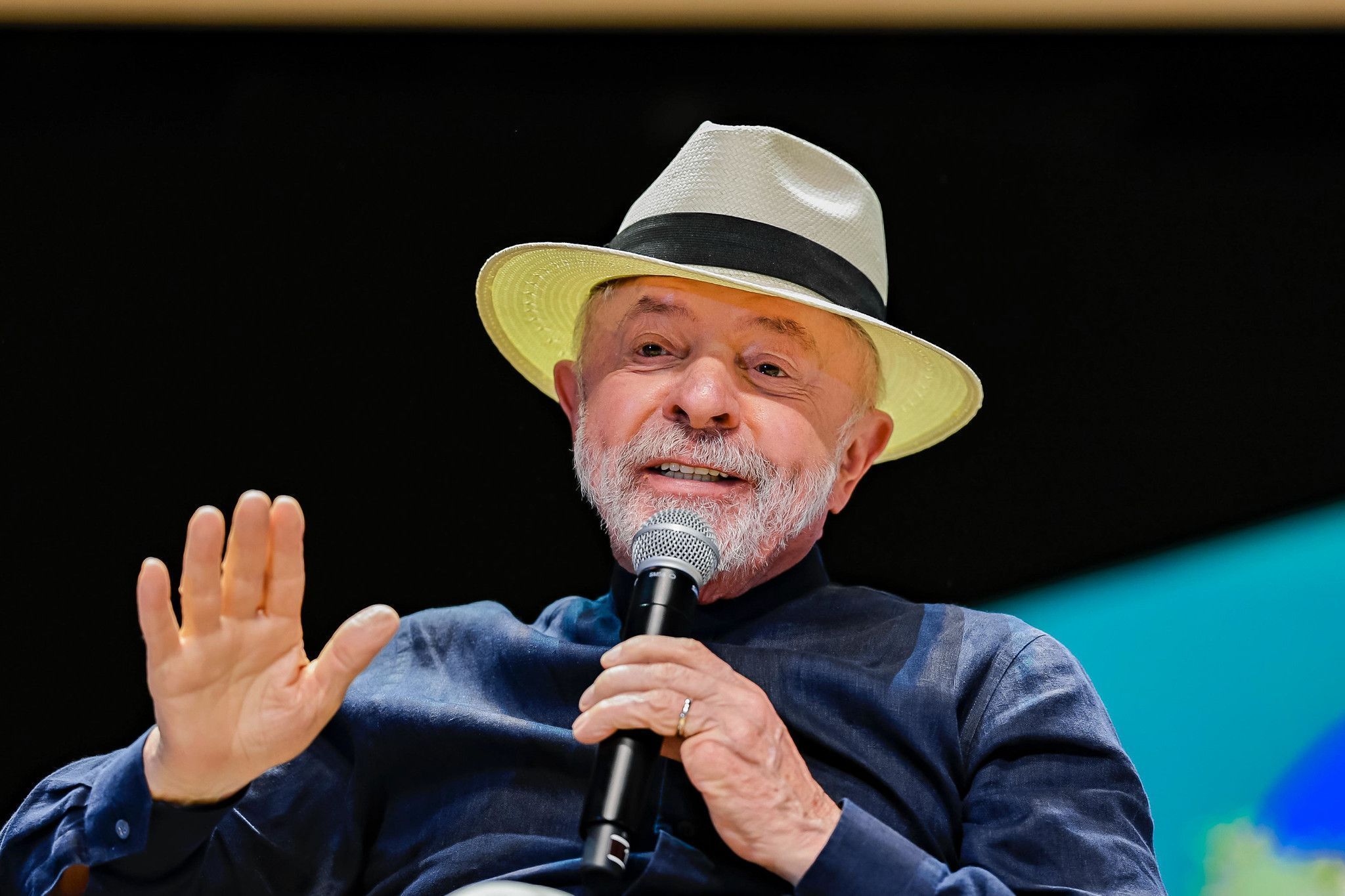 Lula chega na França e fortalece laços na cúpula do G7