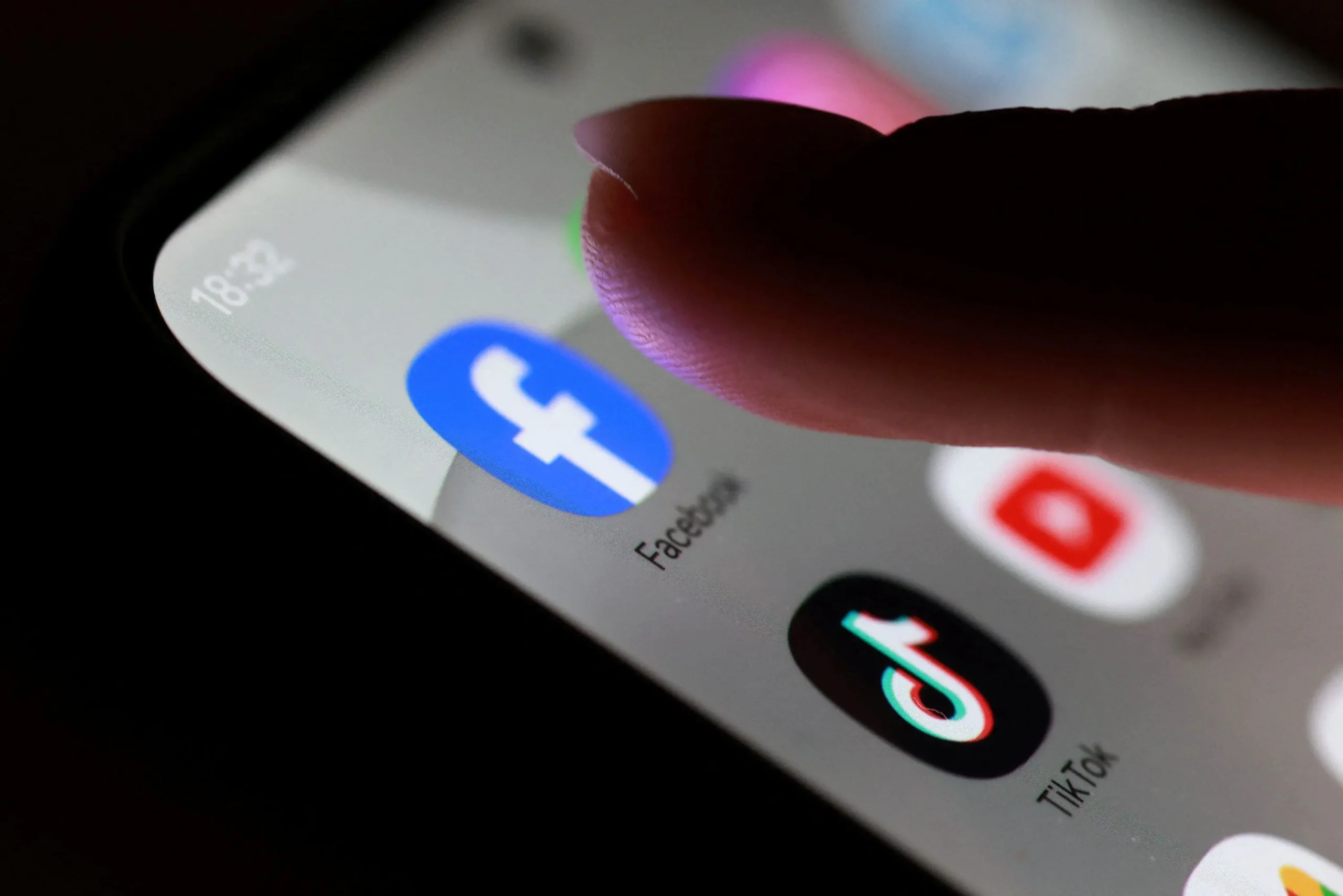 Instagram e Facebook apresentam instabilidade nesta sexta-feira.