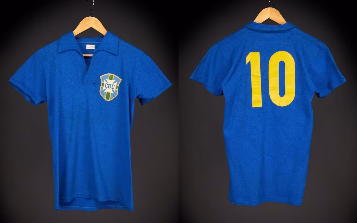 Camisa usada por Pelé na Copa de 1958 vai a leilão por 6 mi