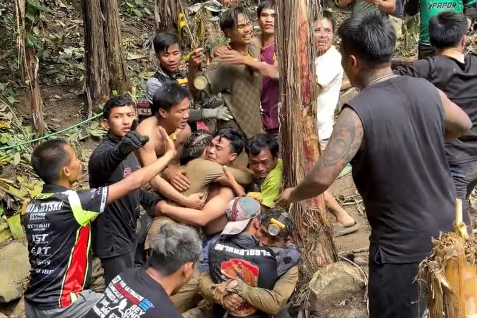 Caverna no Laos: emoção intensa durante o histórico resgate