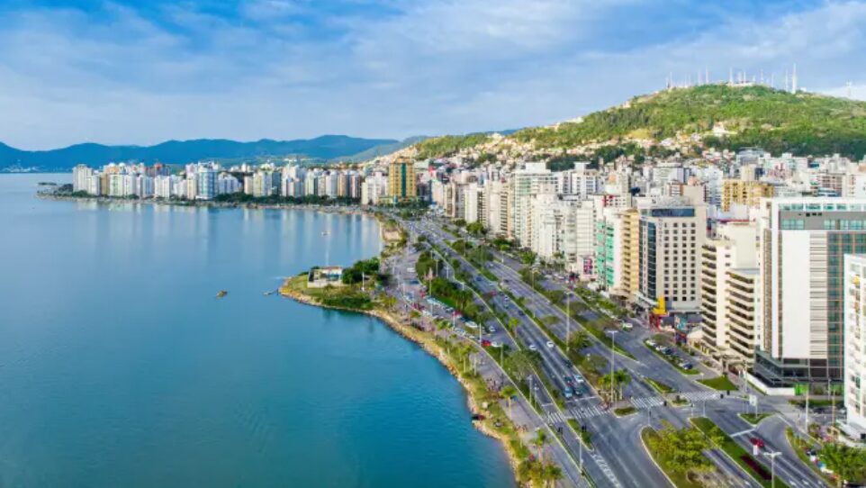 Semana em Florianópolis: Aproveite sol e chuvas leves!