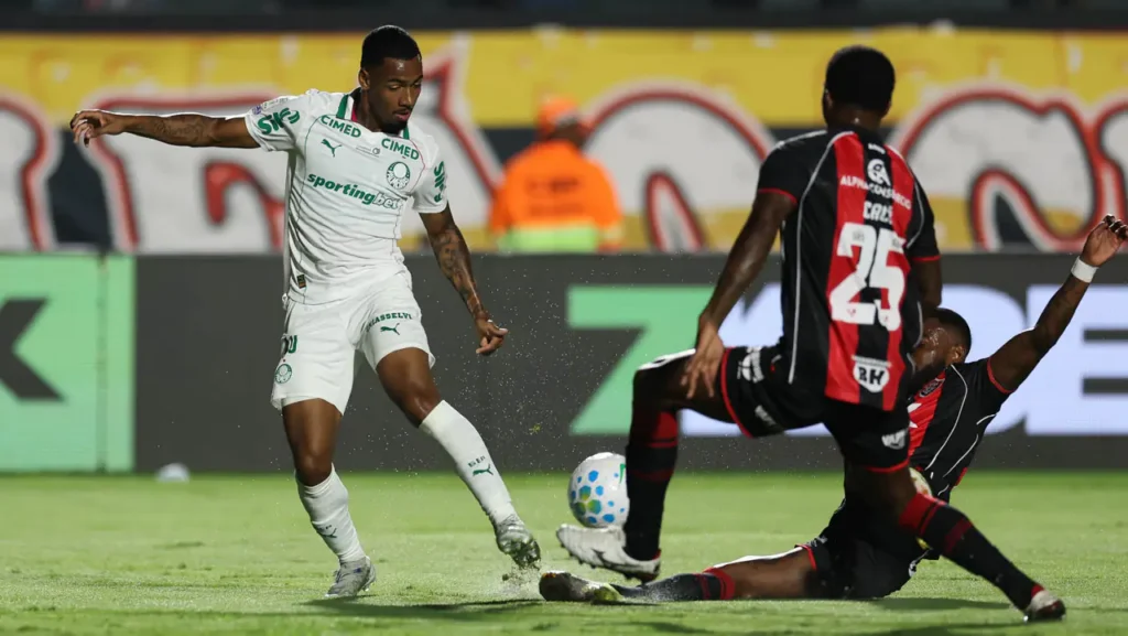 Presidente do Vitória detona arbitragem e pede mudança urgente
