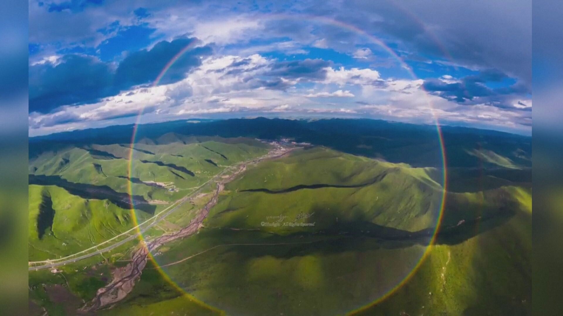 Arco-íris circular raro aparece no noroeste da China, veja!