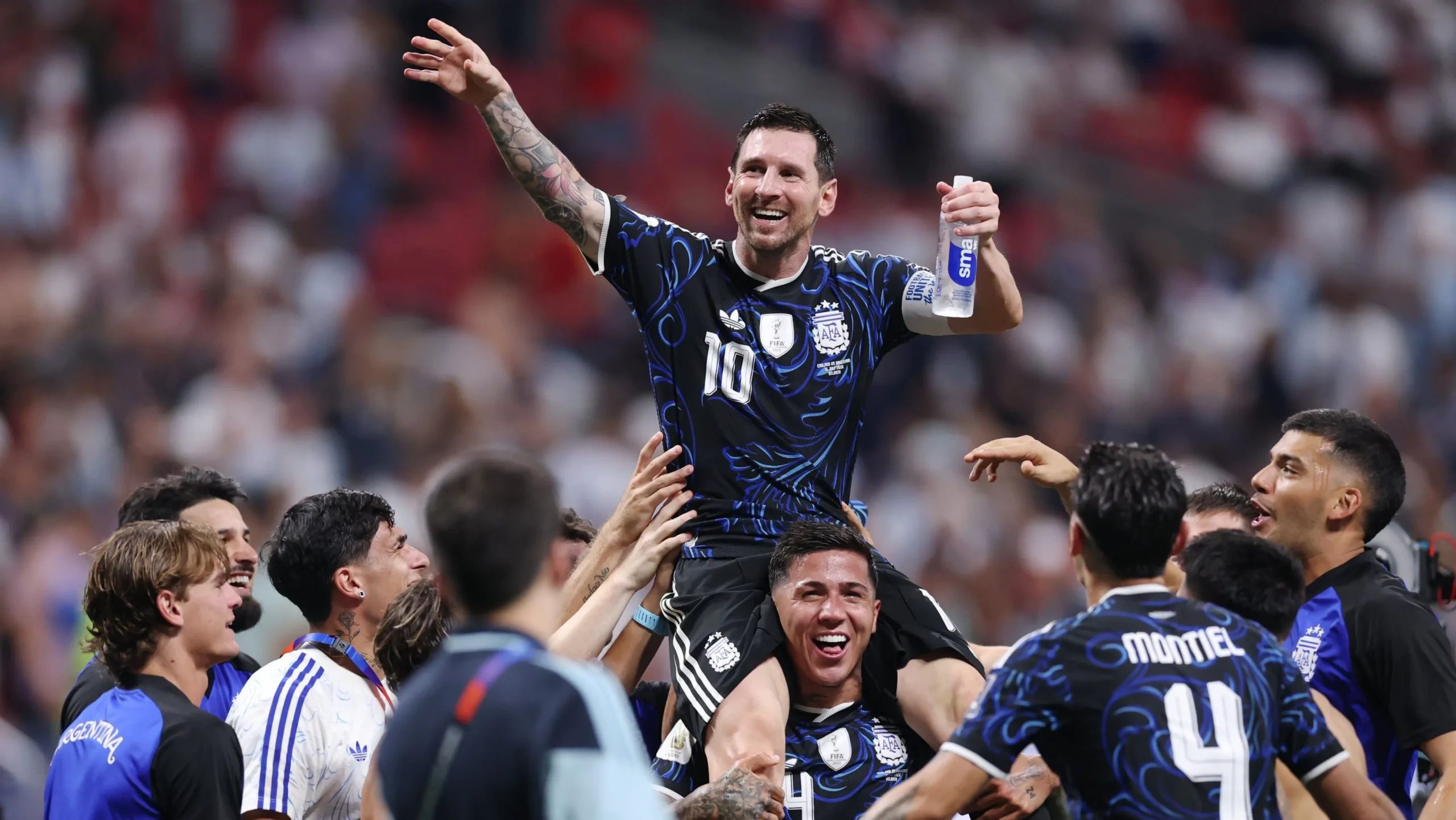 “Dinheiro dos argentinos não chega ao fim do mês” - Messi alerta