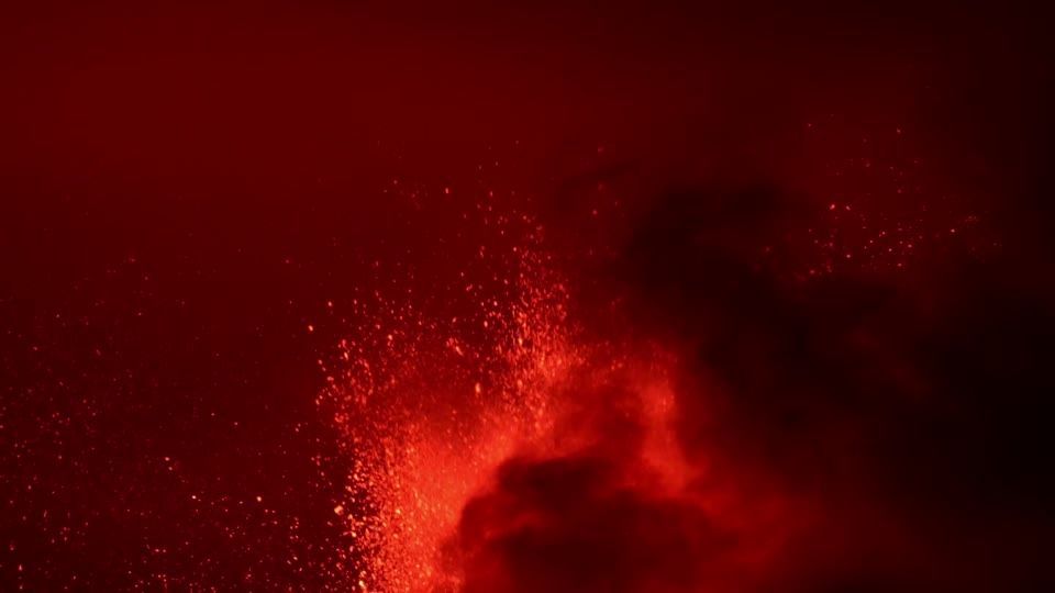 Cinzas do vulcão Etna fecham aeroporto na Espanha durante férias