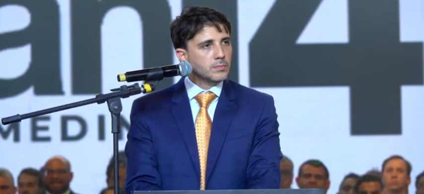 Missão oficializa candidatura de Renan no TSE e plano de governo