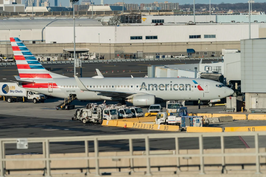 Aeroportos de Nova York congelam voos por falha no sistema