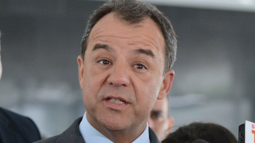 De chá de luxo a TV de 65 polegadas: regalias de Cabral na prisão