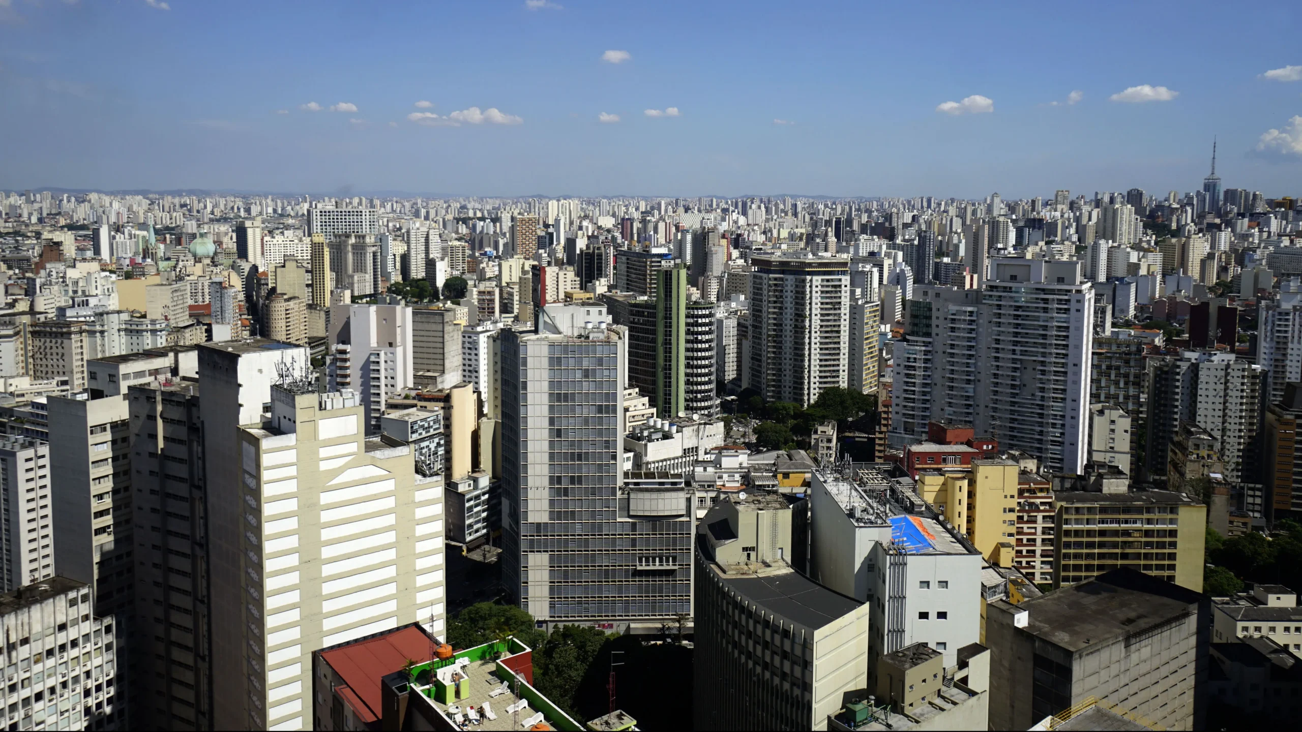 STJ suspende processos sobre locação por temporada em condomínios: O que muda?