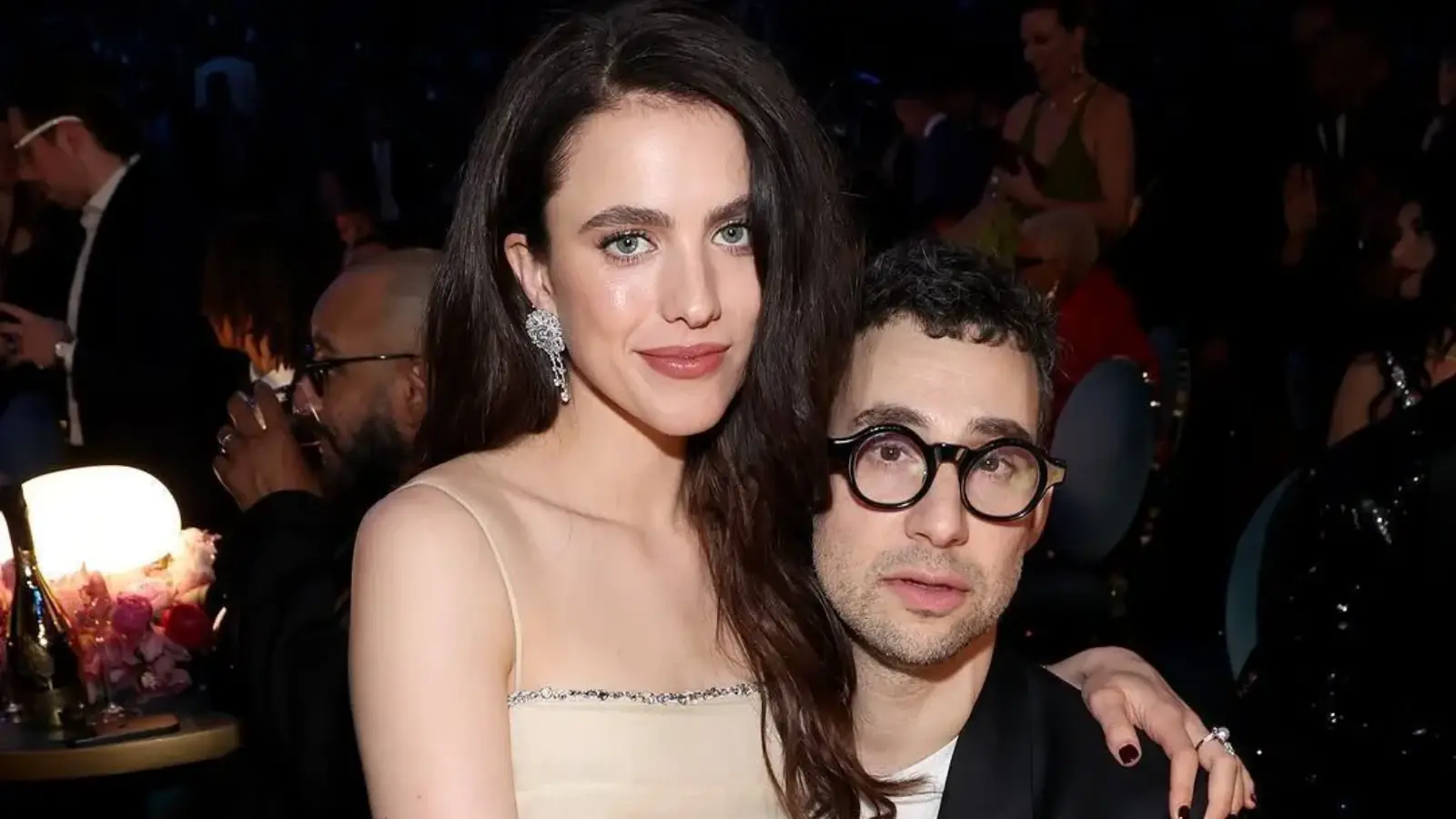 Jack Antonoff ironiza divórcio com Margareth Qualley em nova música