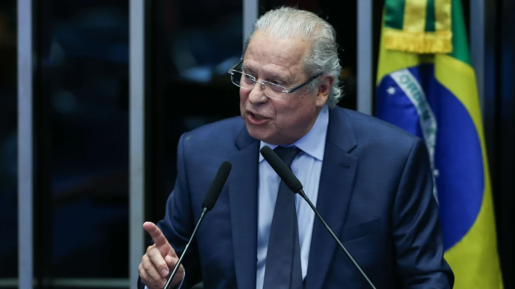 José Dirceu anuncia fim de tratamento contra linfoma com esperança