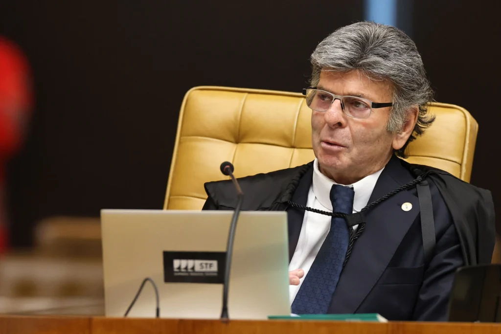 Fux vota para manter inelegibilidade de condenados por crimes graves