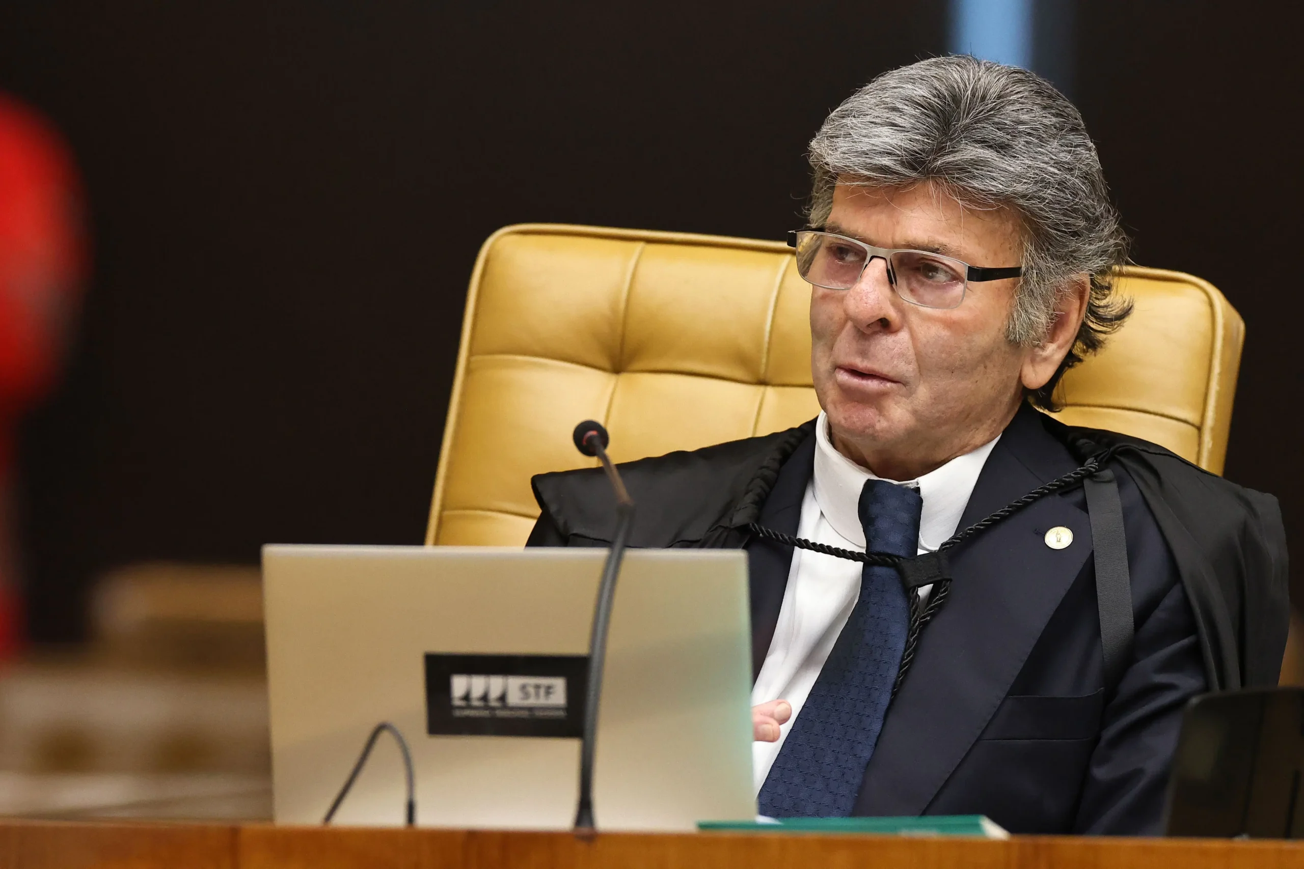Fux vota para manter inelegibilidade de condenados por crimes graves