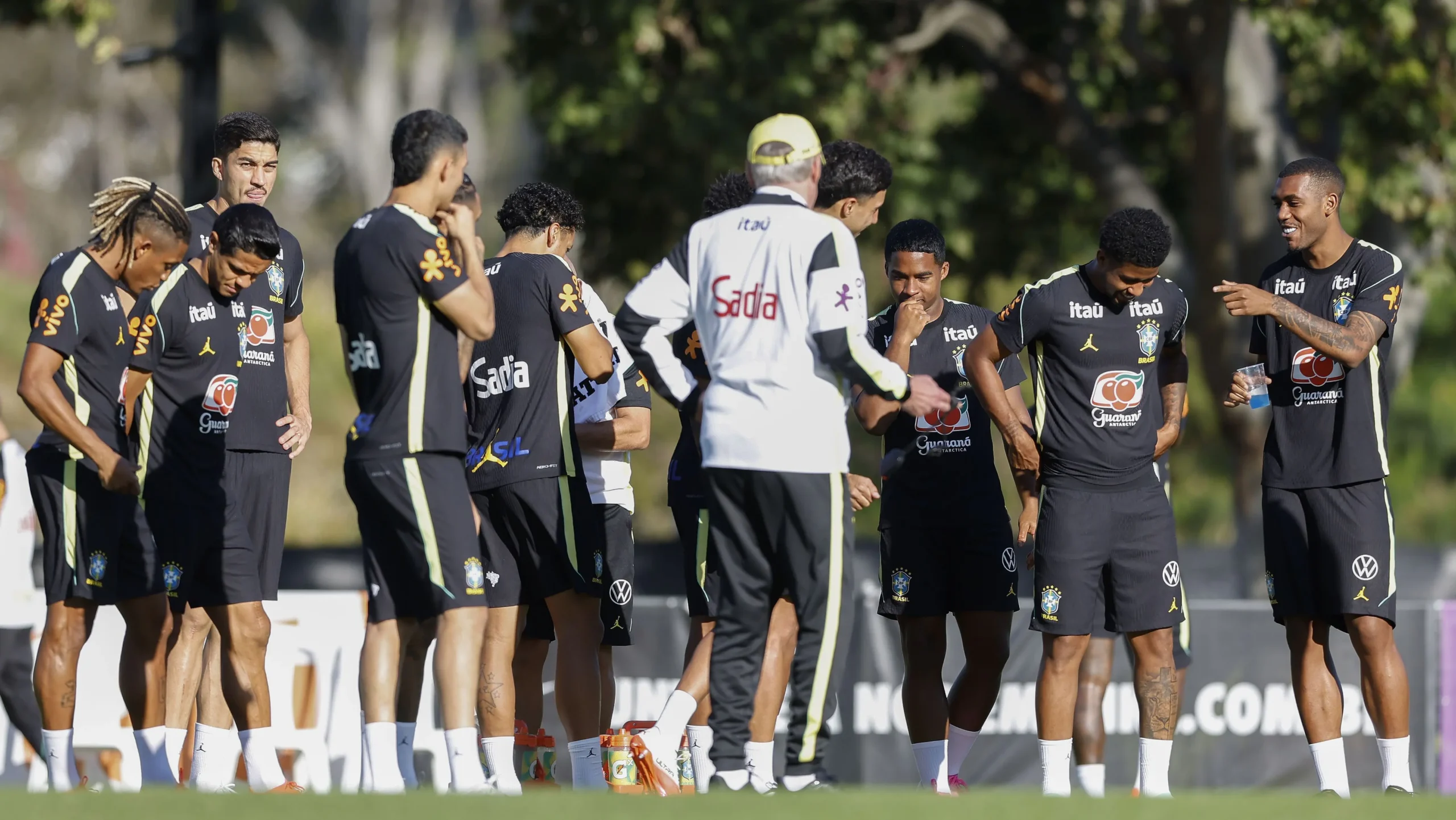 Ancelotti esboça time com Otávio titular no gol da Seleção Brasileira