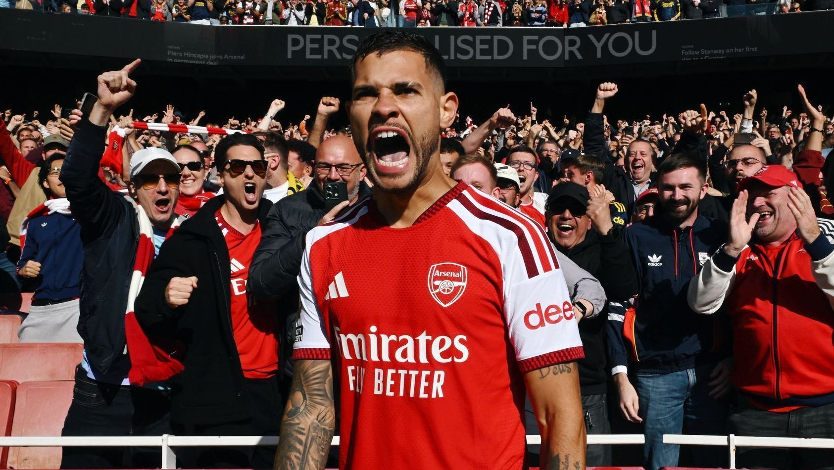 Bruno Guimarães marca, Arsenal vence Leeds e se aproxima da liderança