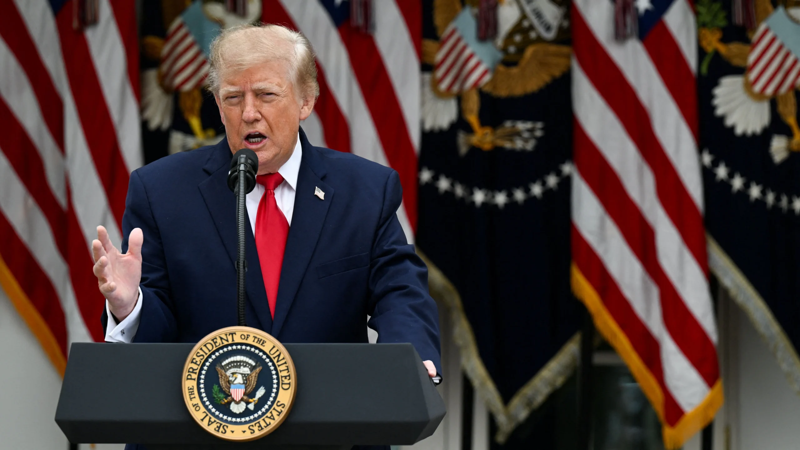 Pesquisa CNN: Índice de aprovação de Trump em queda recorde