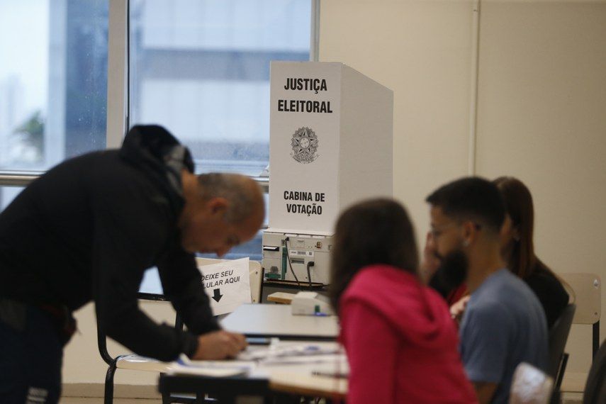 Eleições 2026: Crianças podem acompanhar os pais na votação?