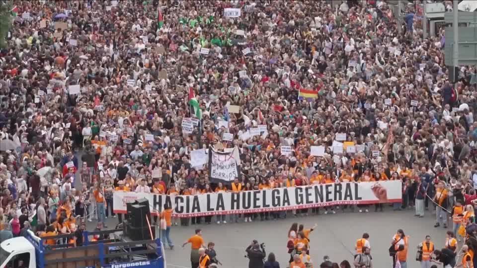 Milhares de pessoas protestam na Espanha por moradia acessível