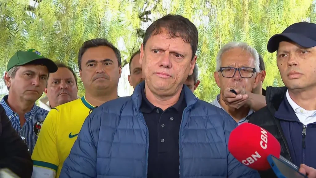 Tarcísio organiza agendas com Flávio em SP para o 2º turno